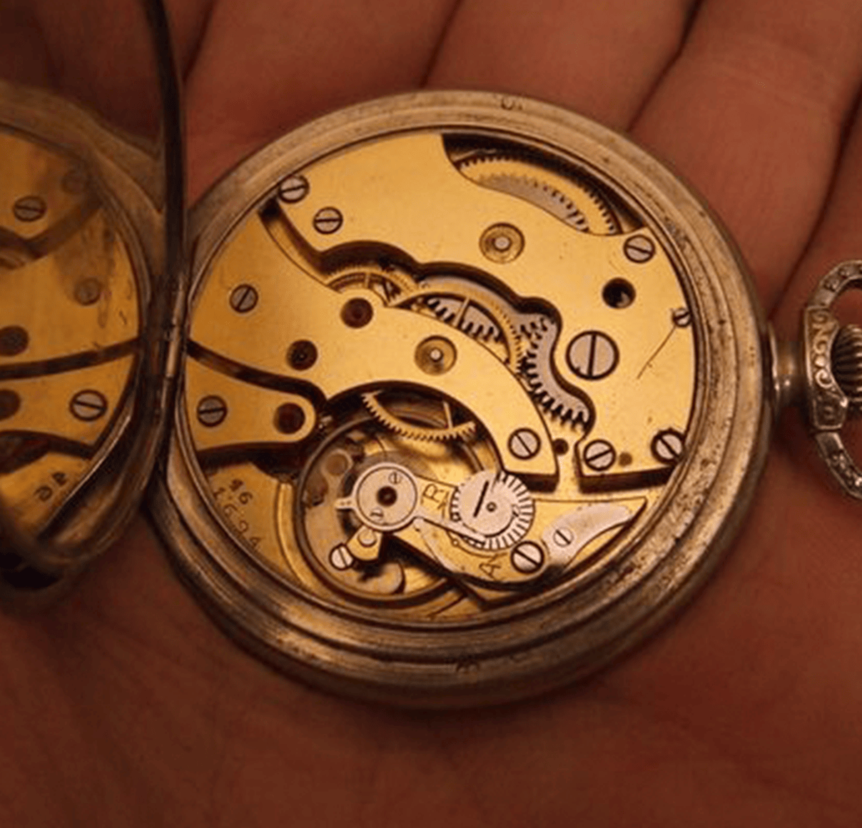Tige Brisée Et Couronne Pour Montre Ancienne Lip - Référence R-558 / D-451 - Pièces D'horlogerie D'occasion